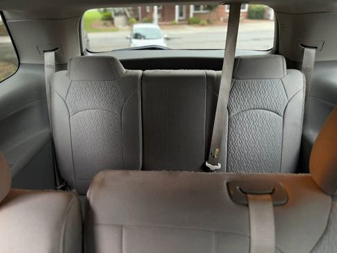 Used 2015 GMC Acadia SLE FWD image 13