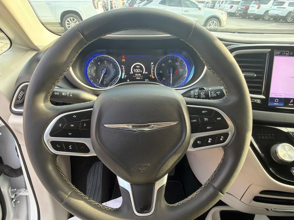 Used 2022 Chrysler Pacifica Touring-L FWD image 24