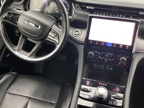 Used 2021 Jeep Grand Cherokee L Overland w/ Luxury Tech Group IV AWD/4WD image 18