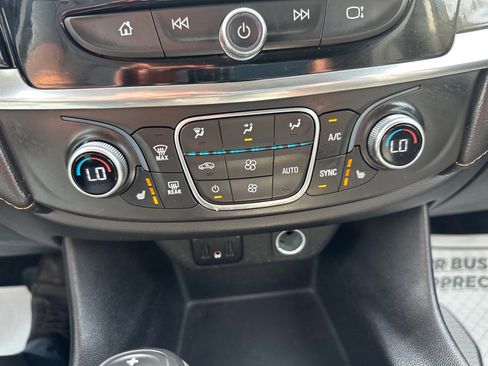 Used 2020 Chevrolet Traverse LT AWD/4WD image 32
