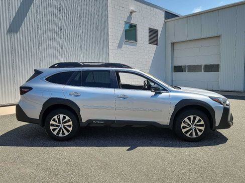 Used 2025 Subaru Outback Premium AWD/4WD image 7