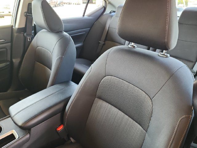 Used 2025 Nissan Altima 2.5 SV FWD image 11