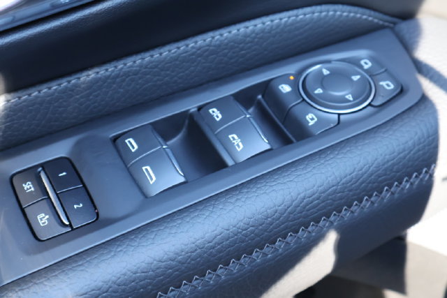 Used 2023 GMC Yukon Denali AWD/4WD image 18