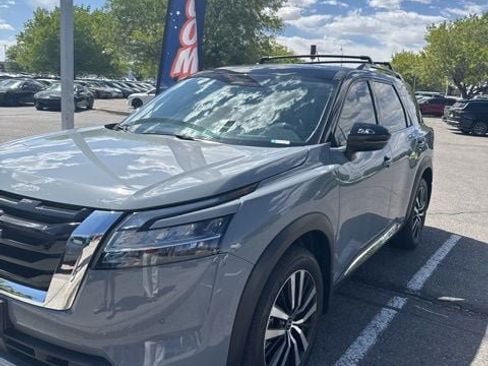 Certified 2024 Nissan Pathfinder Platinum AWD/4WD image 5
