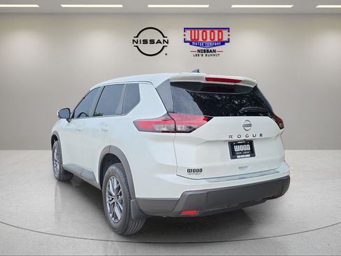 Certified 2026 Nissan Rogue SV FWD image 4