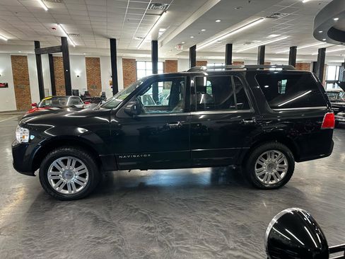 Used 2012 Lincoln Navigator 4WD image 8