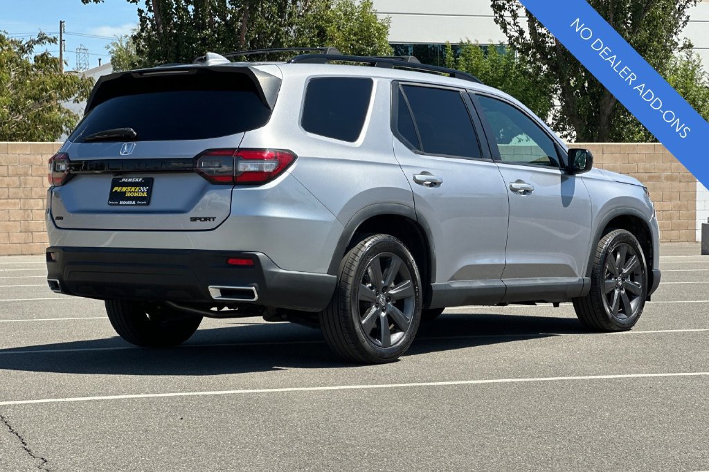 Used 2025 Honda Pilot Sport image 4