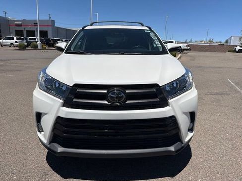 Used 2017 Toyota Highlander SE w/ Carpet Mat Package AWD/4WD image 2
