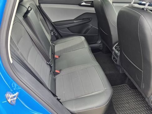 Used 2023 Volkswagen Taos SE w/ Panoramic Sunroof Package FWD image 15