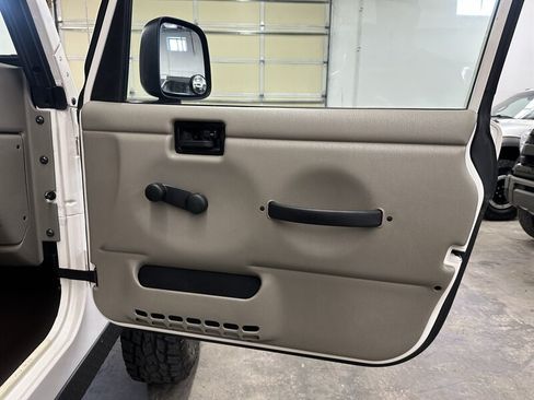 Used 2005 Jeep Wrangler Rubicon AWD/4WD image 26