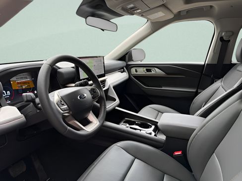 New 2026 Ford Explorer Active w/ Active Comfort Package AWD/4WD image 4