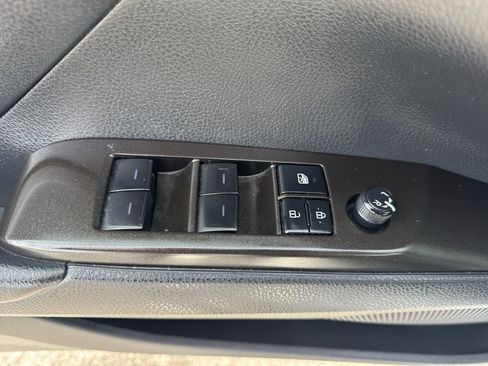 Used 2021 Toyota Camry SE image 23