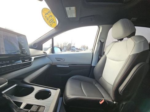 Used 2023 Toyota Sienna XSE w/ XSE Plus Package image 39