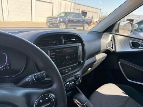 Used 2024 Kia Soul LX w/ Option Group 015 FWD image 30