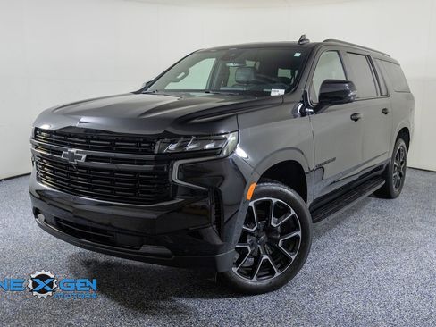 Used 2024 Chevrolet Suburban RST w/ Luxury Package AWD/4WD image 3