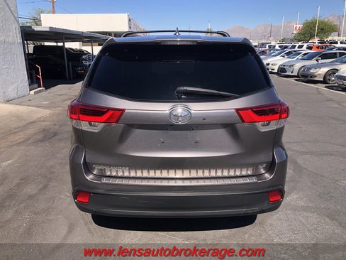 Used 2017 Toyota Highlander Plus image 7