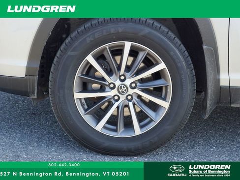 Used 2019 Toyota Highlander XLE AWD/4WD image 40