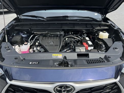 Used 2025 Toyota Highlander XLE AWD/4WD image 28