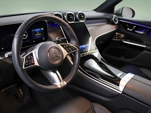 Used 2024 Mercedes-Benz GLC 300 4MATIC image 13