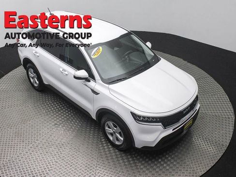 Used 2022 Kia Sorento LX FWD image 3