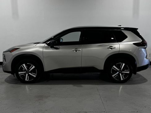 Used 2025 Nissan Rogue SL AWD/4WD image 14