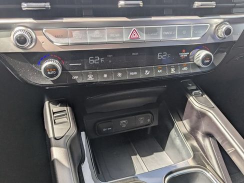 Used 2025 Kia Telluride S FWD image 23