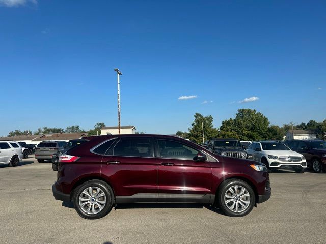 Used 2021 Ford Edge Titanium AWD/4WD image 2