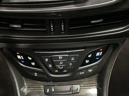 Used 2016 Buick Envision Premium image 24