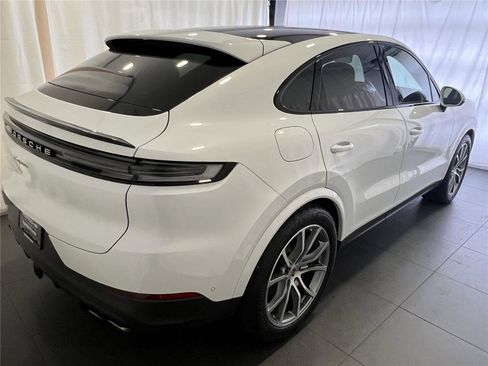 Certified 2025 Porsche Cayenne image 9