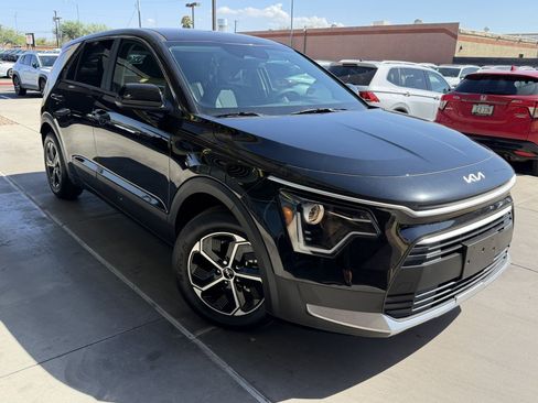 Used 2025 Kia Niro LX FWD image 6