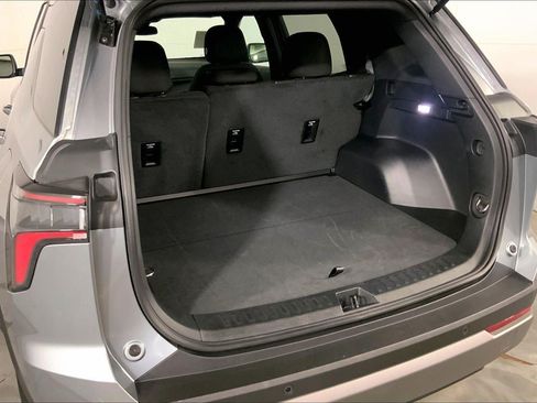 Used 2026 Chevrolet Equinox LT FWD image 4