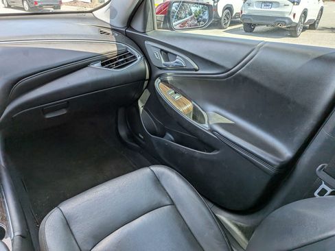 Used 2018 Chevrolet Malibu Premier w/ Premier Sun and Wheel Package FWD image 16