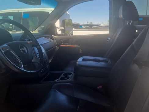 Used 2014 GMC Sierra 2500 SLT w/ Suspension Package, Off-Road AWD/4WD image 8