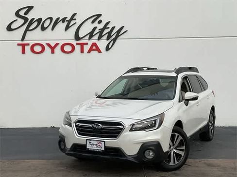 Used 2018 Subaru Outback 2.5i Limited image 1