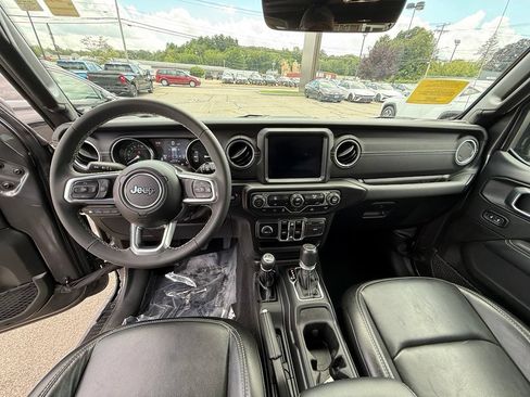 Used 2023 Jeep Wrangler Unlimited Sahara AWD/4WD image 13