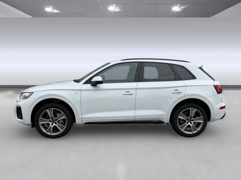 Certified 2025 Audi Q5 2.0T Premium w/ Convenience Plus Package image 2