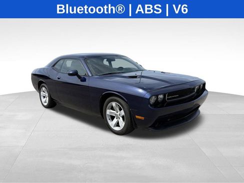 Used 2013 Dodge Challenger SXT image 1