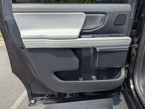 Certified 2025 Ford Expedition Max Platinum w/ Driver's Package AWD/4WD image 28