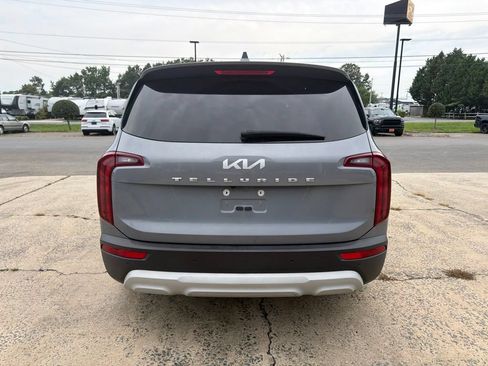 Used 2022 Kia Telluride LX FWD image 4