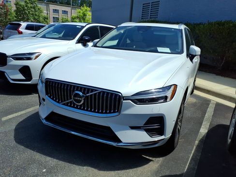 Used 2022 Volvo XC60 T8 Inscription w/ Advanced Package AWD/4WD image 6