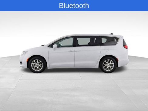 Used 2024 Chrysler Pacifica Touring-L FWD image 6