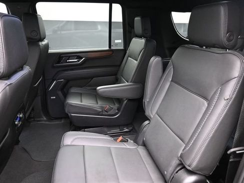 Used 2025 GMC Yukon XL Denali AWD/4WD image 11