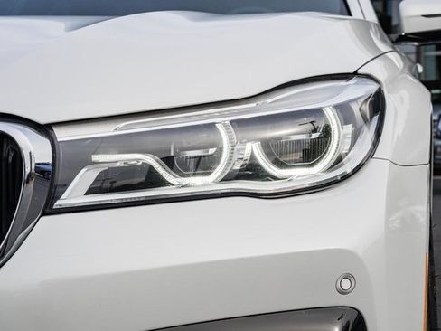 Used 2018 BMW 750i xDrive image 12