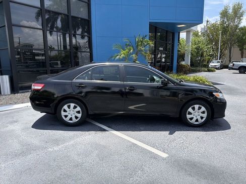 Used 2010 Toyota Camry LE FWD image 9