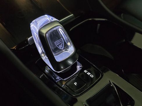 Certified 2024 Volvo XC40 B5 Plus w/ Protection Package Premier image 35