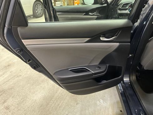 Used 2018 Honda Civic Touring image 21