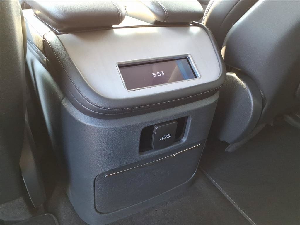 Used 2026 Lincoln Navigator Reserve AWD/4WD image 9
