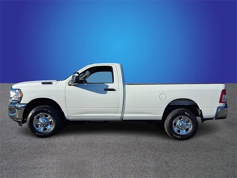 Used 2024 RAM 2500 Tradesman w/ Chrome Appearance Group image 7