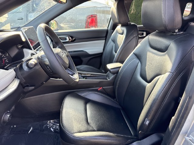 Used 2025 Jeep Compass Limited AWD/4WD image 10