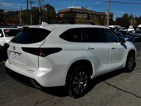 Used 2023 Toyota Highlander L image 9